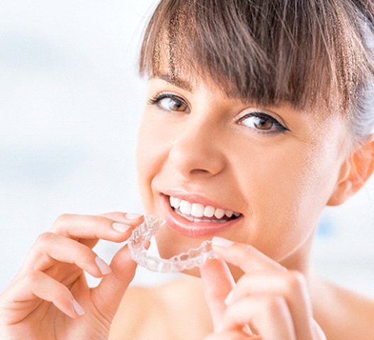 Woman using her clear retainer